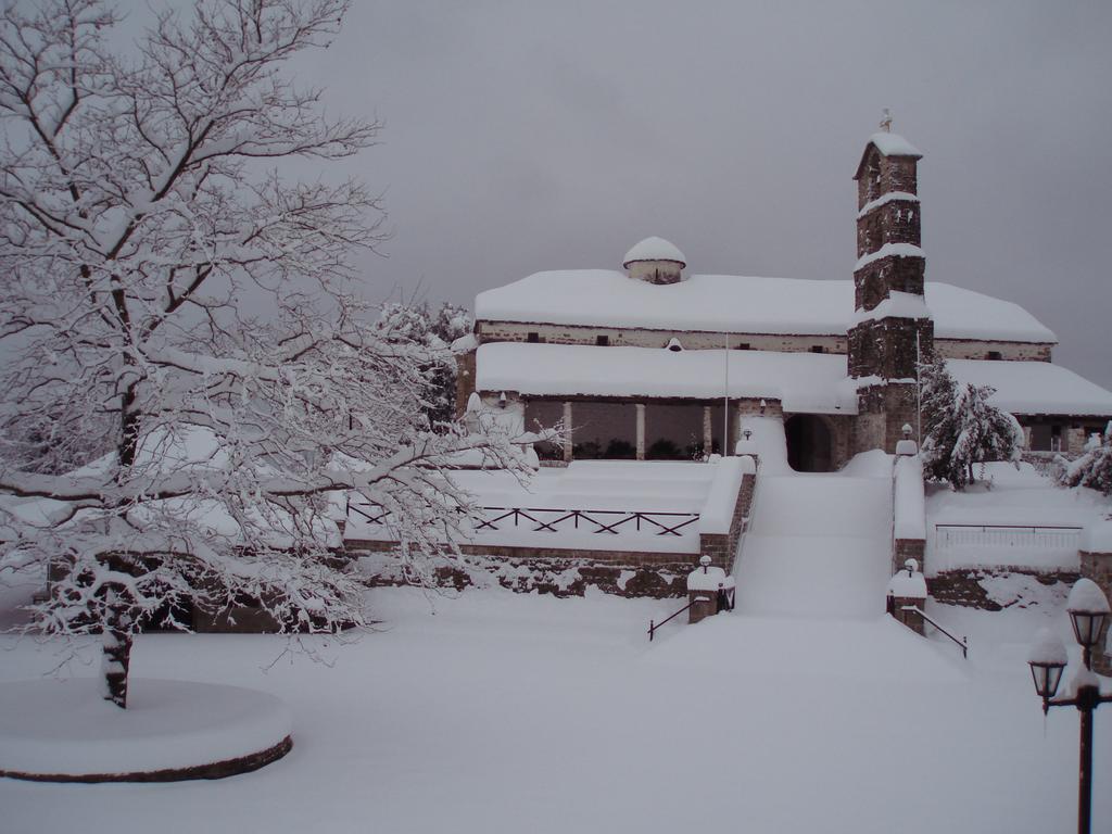 Nisista Lodge Mountain View Rodavgi エクステリア 写真